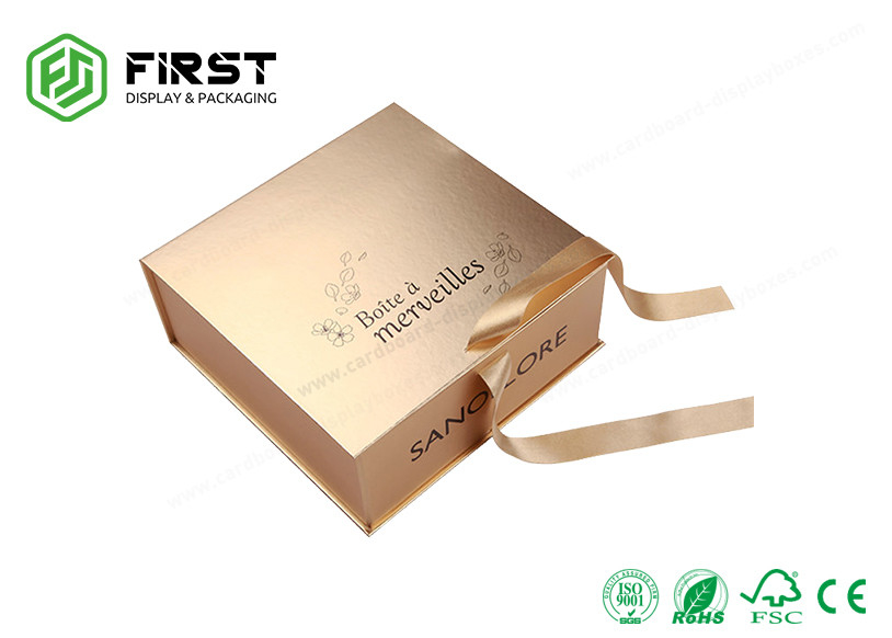 Kemasan Flap Lid Kustom Karton Bespoke Magnetic Closure Gift Box Packaging